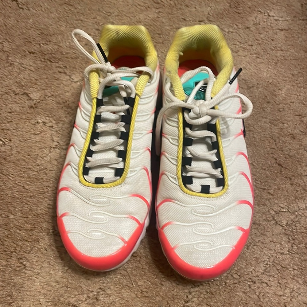 nike tennis shoes size 9